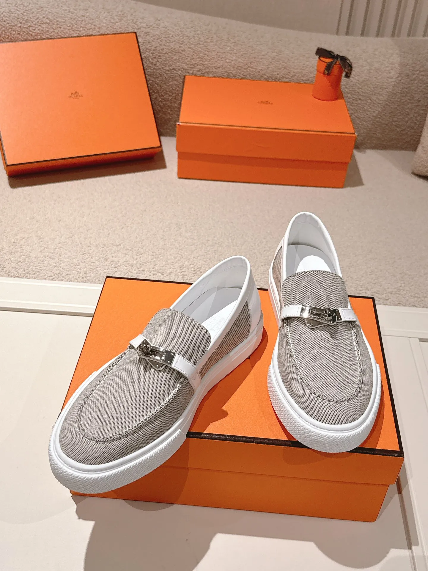 Men's shoes 💰640💰 Hermes# New Kelly buckle thick-soled loafers. Upper: cowhide/suede material. Lining: sheepskin lining. Outsole: exclusive molded outsole. Size: women's size 35-40, men's size 39-45 (female 41/male 46 customized, non-refundable)